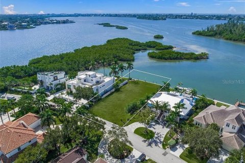 House in Sarasota, Florida 4 bedrooms, 451.97 sq.m. № 2197632 - photo 3