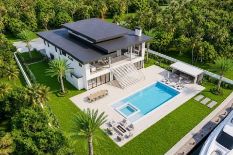 House in Sarasota, Florida 4 bedrooms, 451.97 sq.m. № 2197632 - photo 6