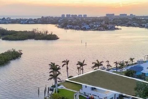 House in Sarasota, Florida 4 bedrooms, 451.97 sq.m. № 2197632 - photo 4