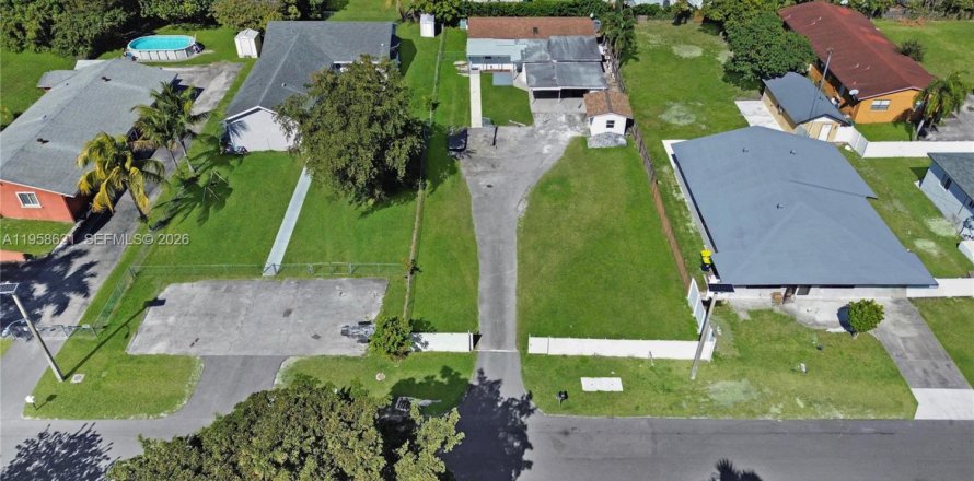 Commercial property in Dania Beach, Florida 180.42 sq.m. № 2018047