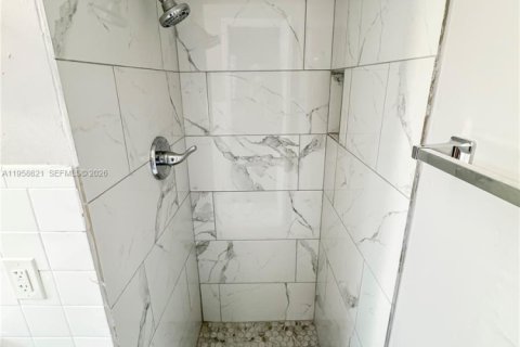 Commercial property in Dania Beach, Florida 180.42 sq.m. № 2018047 - photo 12