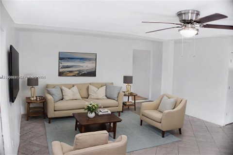 Commercial property in Dania Beach, Florida 180.42 sq.m. № 2018047 - photo 17