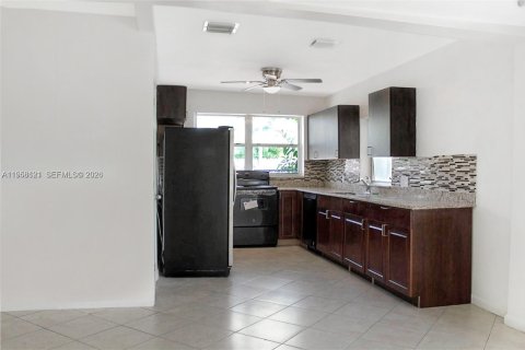 Commercial property in Dania Beach, Florida 180.42 sq.m. № 2018047 - photo 19