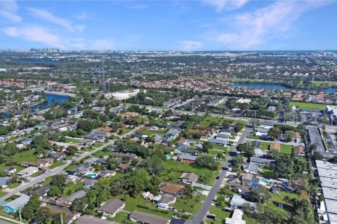 Commercial property in Dania Beach, Florida 180.42 sq.m. № 2018047 - photo 5