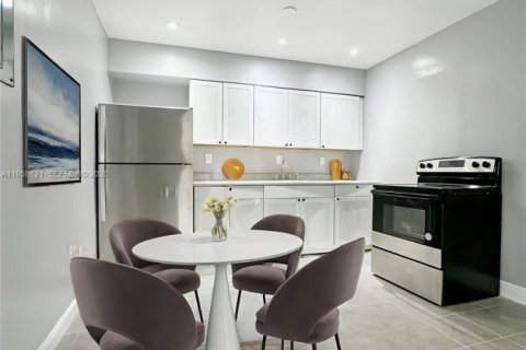 Commercial property in Dania Beach, Florida 180.42 sq.m. № 2018047 - photo 8