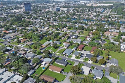 Commercial property in Dania Beach, Florida 180.42 sq.m. № 2018047 - photo 4