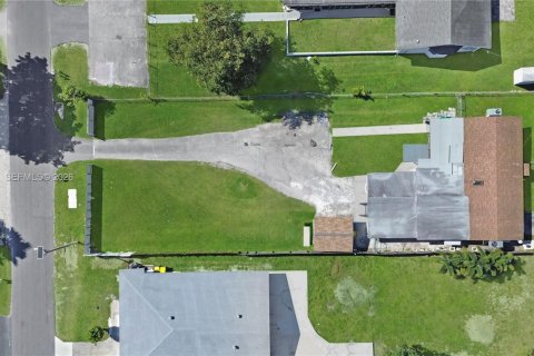 Commercial property in Dania Beach, Florida 180.42 sq.m. № 2018047 - photo 2