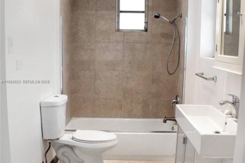 Commercial property in Dania Beach, Florida 180.42 sq.m. № 2018047 - photo 26