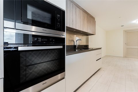 Condo in Miami, Florida, 3 bedrooms  № 2240153 - photo 9