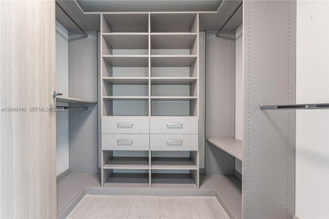 Condo in Miami, Florida, 3 bedrooms  № 2240153 - photo 13