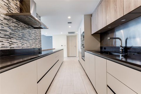 Condo in Miami, Florida, 3 bedrooms  № 2240153 - photo 8
