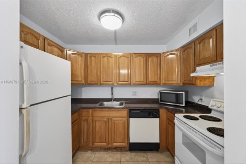 Купить кондоминиум в Корал-Спрингс, Флорида 3 спальни, 89.74м2, № 2057786 - фото 10