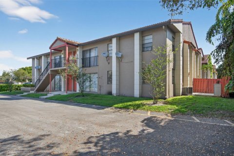 Купить кондоминиум в Корал-Спрингс, Флорида 3 спальни, 89.74м2, № 2057786 - фото 4