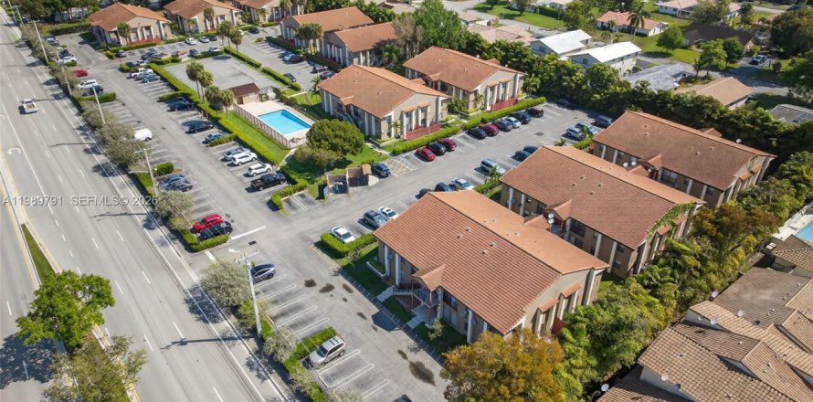 Кондоминиум с 3 спальнями в Корал-Спрингс, Флорида № 2057786