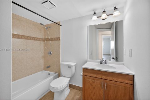 Купить кондоминиум в Корал-Спрингс, Флорида 3 спальни, 89.74м2, № 2057786 - фото 15