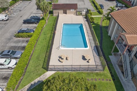 Купить кондоминиум в Корал-Спрингс, Флорида 3 спальни, 89.74м2, № 2057786 - фото 3