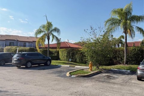 Touwnhouse à louer à Miami, Floride: 2 chambres, 112.41 m2 № 2051508 - photo 3