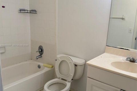 Touwnhouse à louer à Miami, Floride: 2 chambres, 112.41 m2 № 2051508 - photo 13