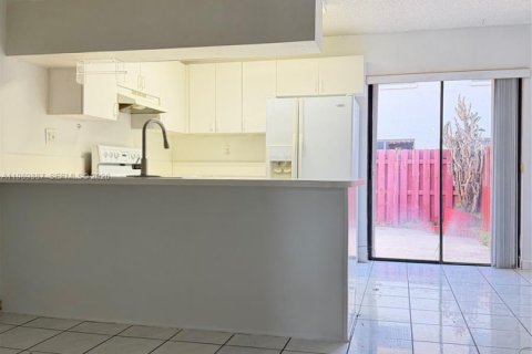 Touwnhouse à louer à Miami, Floride: 2 chambres, 112.41 m2 № 2051508 - photo 6