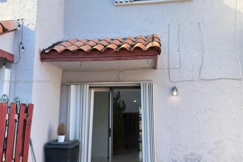 Touwnhouse à louer à Miami, Floride: 2 chambres, 112.41 m2 № 2051508 - photo 9