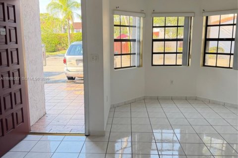 Touwnhouse à louer à Miami, Floride: 2 chambres, 112.41 m2 № 2051508 - photo 4