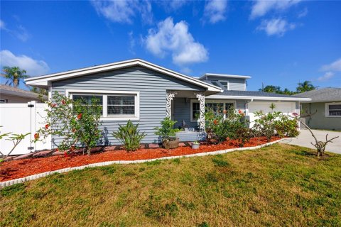 Casa en venta en Seminole, Florida, 5 dormitorios, 233.74 m2 № 1725560 - foto 1