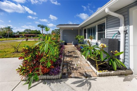 Casa en venta en Seminole, Florida, 5 dormitorios, 233.74 m2 № 1725560 - foto 5