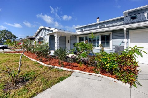 Casa en venta en Seminole, Florida, 5 dormitorios, 233.74 m2 № 1725560 - foto 4