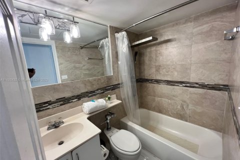 Condo in Miami Beach, Florida, 1 bedroom № 2014092 - photo 9