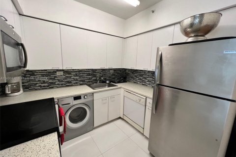 Condo in Miami Beach, Florida, 1 bedroom № 2014092 - photo 5