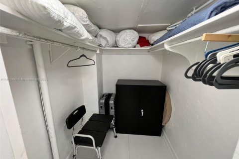 Condo in Miami Beach, Florida, 1 bedroom № 2014092 - photo 10