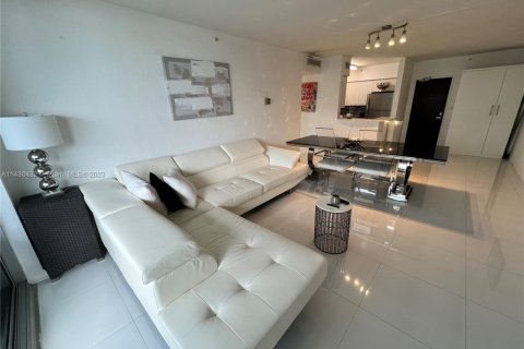 Condo in Miami Beach, Florida, 1 bedroom № 2014092 - photo 2