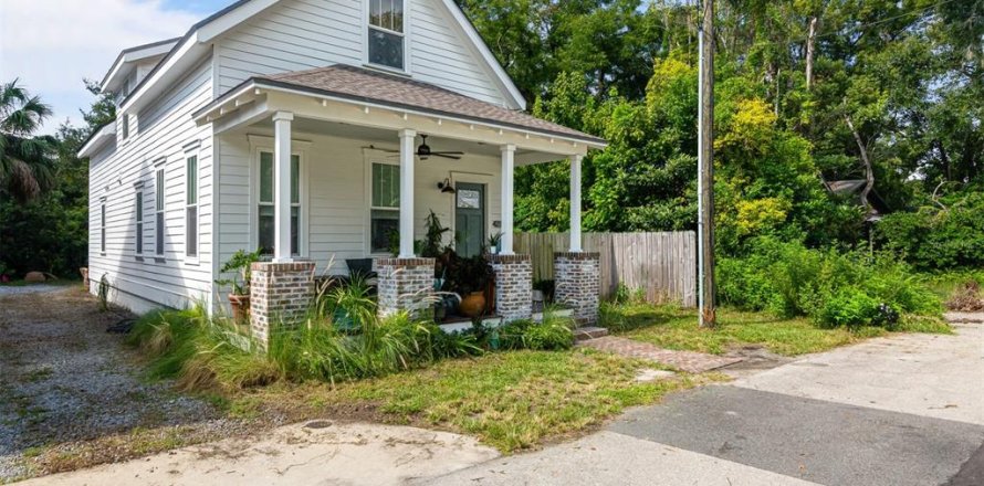 House in Gainesville, Florida 4 bedrooms, 169.92 sq.m. № 1879806