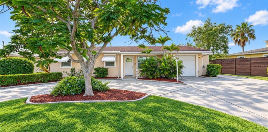 Villa ou maison à Saint Petersburg, Floride 3 chambres, 129.32 m2 № 2416970
