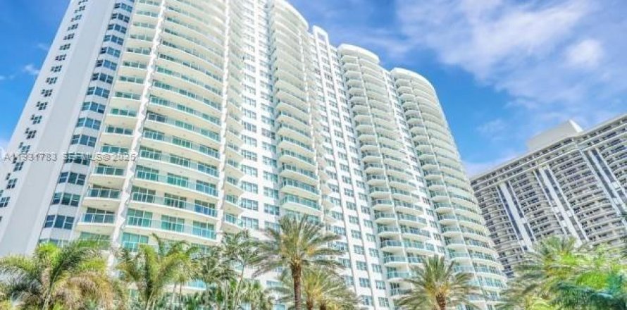 Condo à Aventura, Floride, 3 chambres  № 1990366