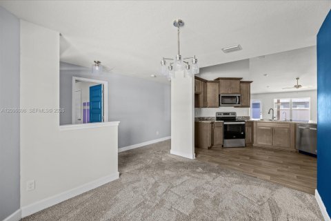Villa ou maison à vendre à Port St. Lucie, Floride: 4 chambres, 177.26 m2 № 2406052 - photo 7