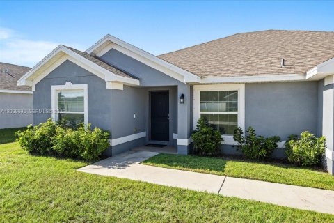 Villa ou maison à vendre à Port St. Lucie, Floride: 4 chambres, 177.26 m2 № 2406052 - photo 3