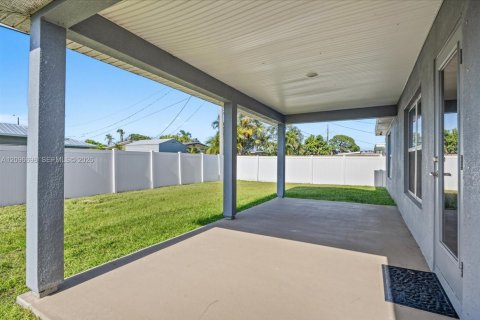 Villa ou maison à vendre à Port St. Lucie, Floride: 4 chambres, 177.26 m2 № 2406052 - photo 30