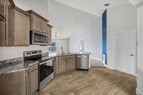 Villa ou maison à vendre à Port St. Lucie, Floride: 4 chambres, 177.26 m2 № 2406052 - photo 9