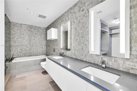 Condominio en venta en Miami, Florida, 1 dormitorio, 82.31 m2 № 1938053 - foto 20