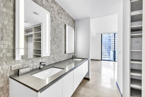 Condo in Miami, Florida, 1 bedroom  № 1938053 - photo 21