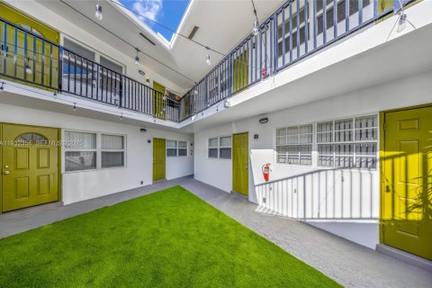 Снять в аренду квартиру в Форт-Лодердейл, Флорида 2 спальни, 431.9м2, № 1990689 - фото 16