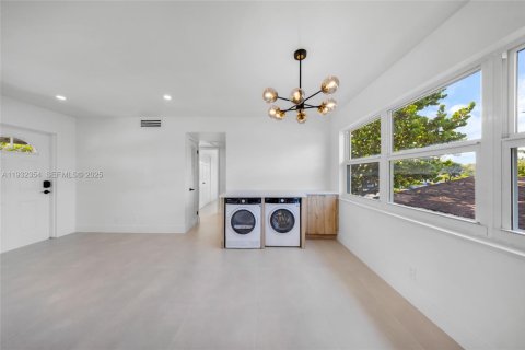 Снять в аренду квартиру в Форт-Лодердейл, Флорида 2 спальни, 431.9м2, № 1990689 - фото 2