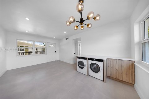 Снять в аренду квартиру в Форт-Лодердейл, Флорида 2 спальни, 431.9м2, № 1990689 - фото 7