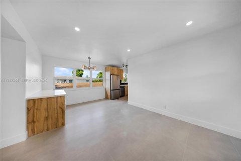 Снять в аренду квартиру в Форт-Лодердейл, Флорида 2 спальни, 431.9м2, № 1990689 - фото 5