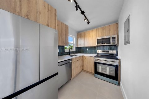 Снять в аренду квартиру в Форт-Лодердейл, Флорида 2 спальни, 431.9м2, № 1990689 - фото 3