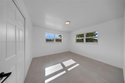 Снять в аренду квартиру в Форт-Лодердейл, Флорида 2 спальни, 431.9м2, № 1990689 - фото 10