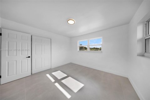 Снять в аренду квартиру в Форт-Лодердейл, Флорида 2 спальни, 431.9м2, № 1990689 - фото 11