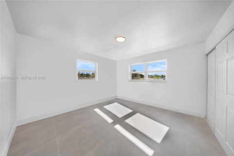 Снять в аренду квартиру в Форт-Лодердейл, Флорида 2 спальни, 431.9м2, № 1990689 - фото 9