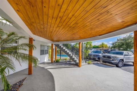 Снять в аренду квартиру в Форт-Лодердейл, Флорида 2 спальни, 431.9м2, № 1990689 - фото 17